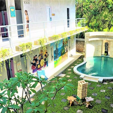 Bali Bobo Hostel Jimbaran  Exterior photo The swimming pool at the hotel
